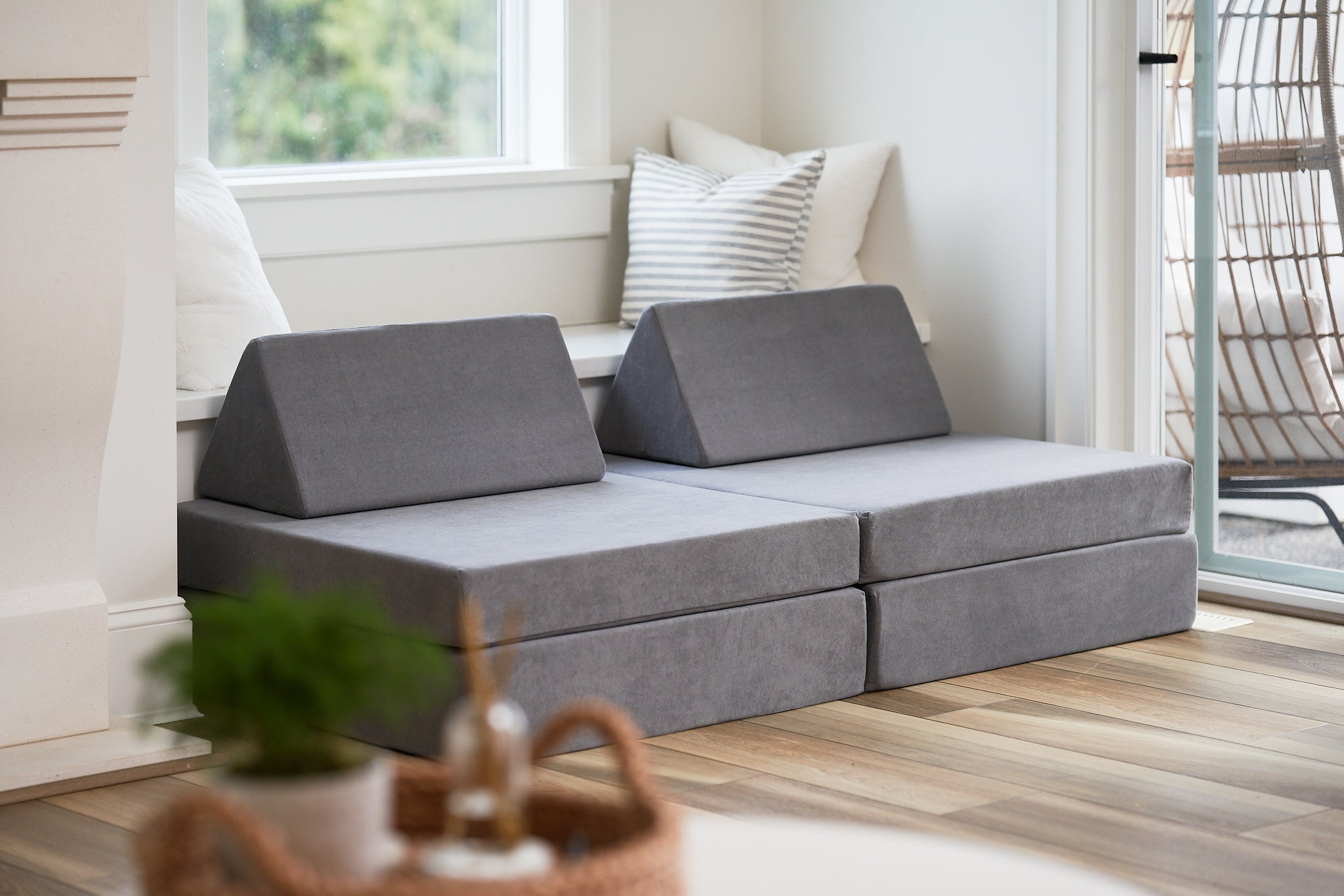 Kids play couch